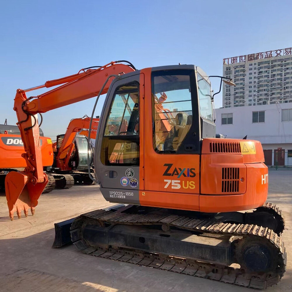 Hitachi ZX75US - Kāpurķēžu ekskavators: foto 2 Hitachi ZX75US - Kāpurķēžu ekskavators: foto 2