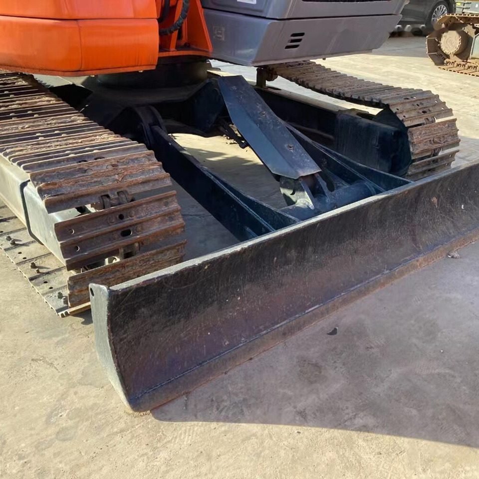 Hitachi ZX75US - Kāpurķēžu ekskavators: foto 1 Hitachi ZX75US - Kāpurķēžu ekskavators: foto 1