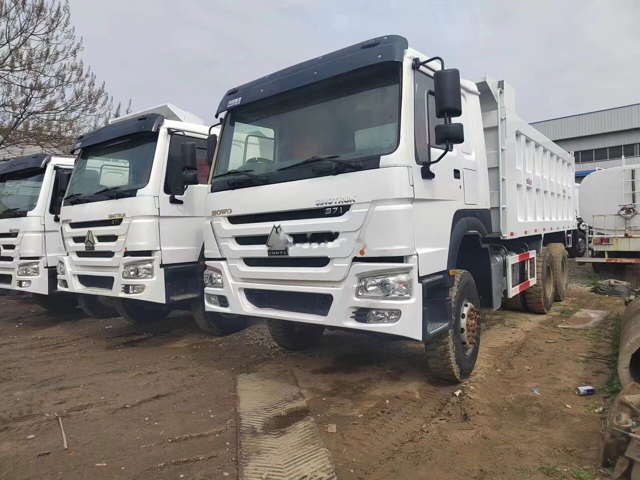 Howo 371 6x4 - Kravas automašīna pašizgāzējs: foto 2 Howo 371 6x4 - Kravas automašīna pašizgāzējs: foto 2