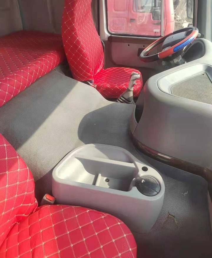 Howo 371 - Kravas automašīna pašizgāzējs, Kravas auto ar manipulatoru: foto 1 Howo 371 - Kravas automašīna pašizgāzējs, Kravas auto ar manipulatoru: foto 1