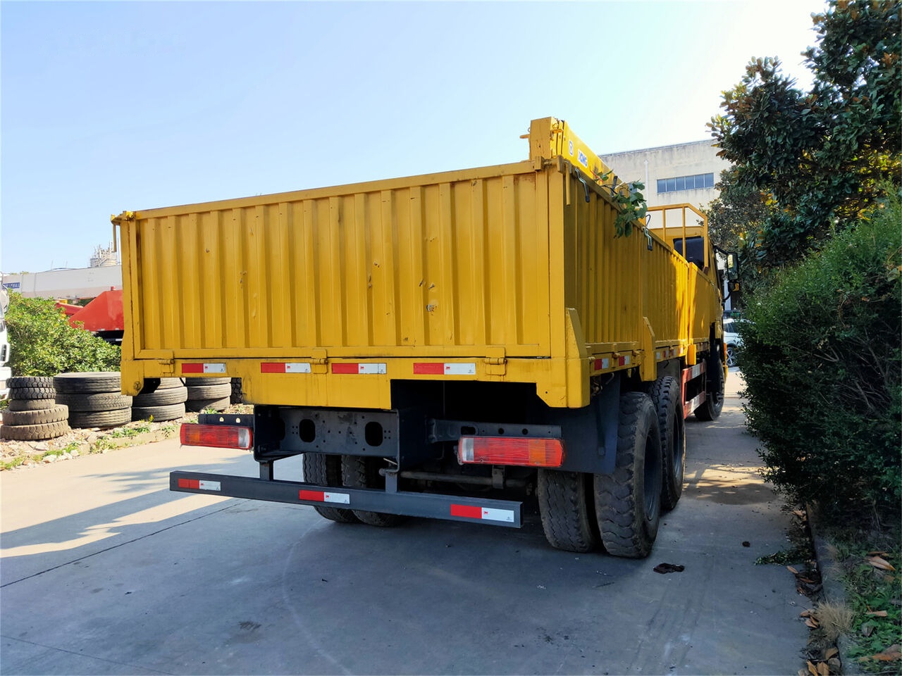 Howo 375 - Kravas automašīna pašizgāzējs, Kravas auto ar manipulatoru: foto 4 Howo 375 - Kravas automašīna pašizgāzējs, Kravas auto ar manipulatoru: foto 4