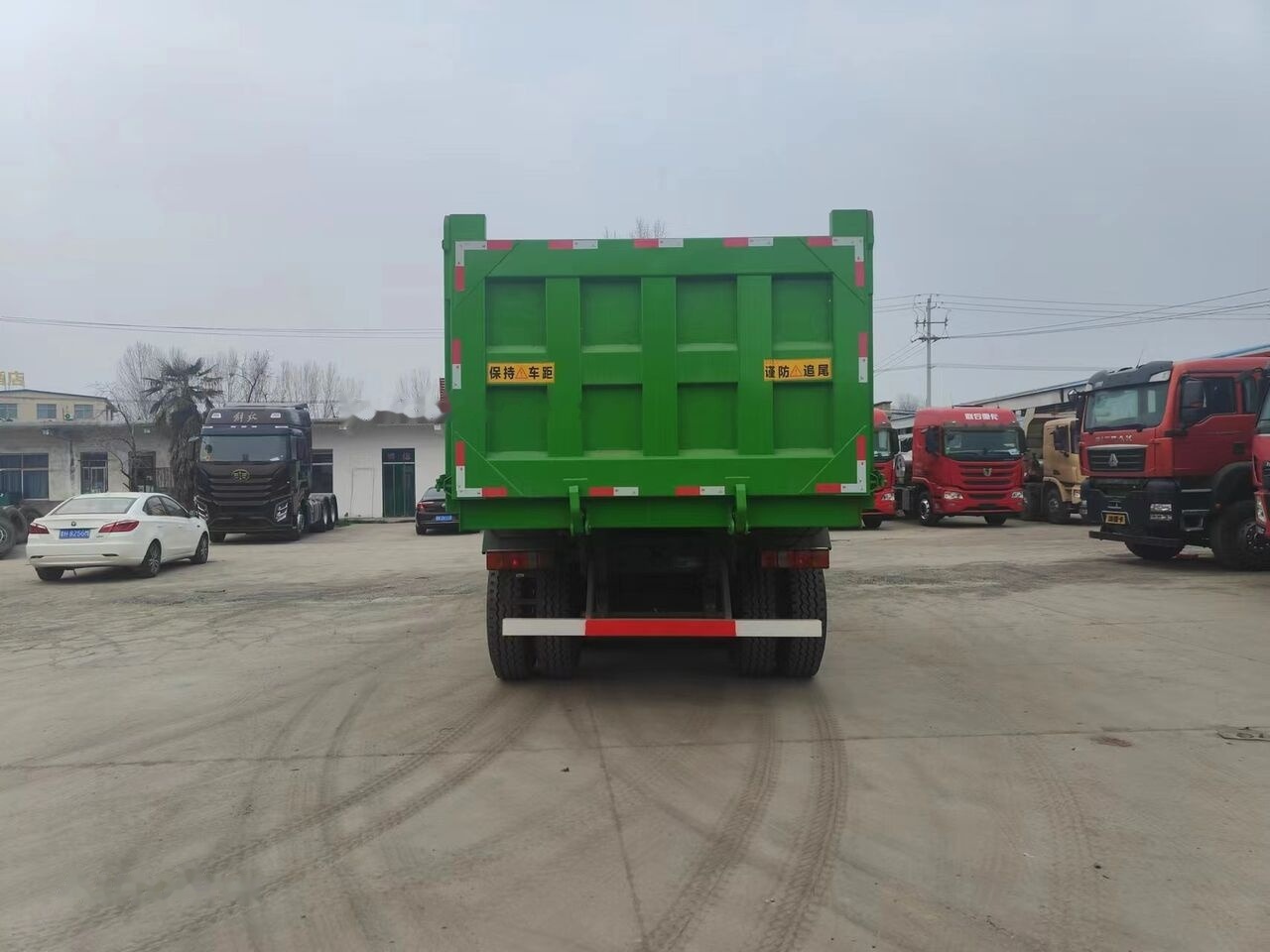 Howo G7W - Kravas automašīna pašizgāzējs: foto 3 Howo G7W - Kravas automašīna pašizgāzējs: foto 3