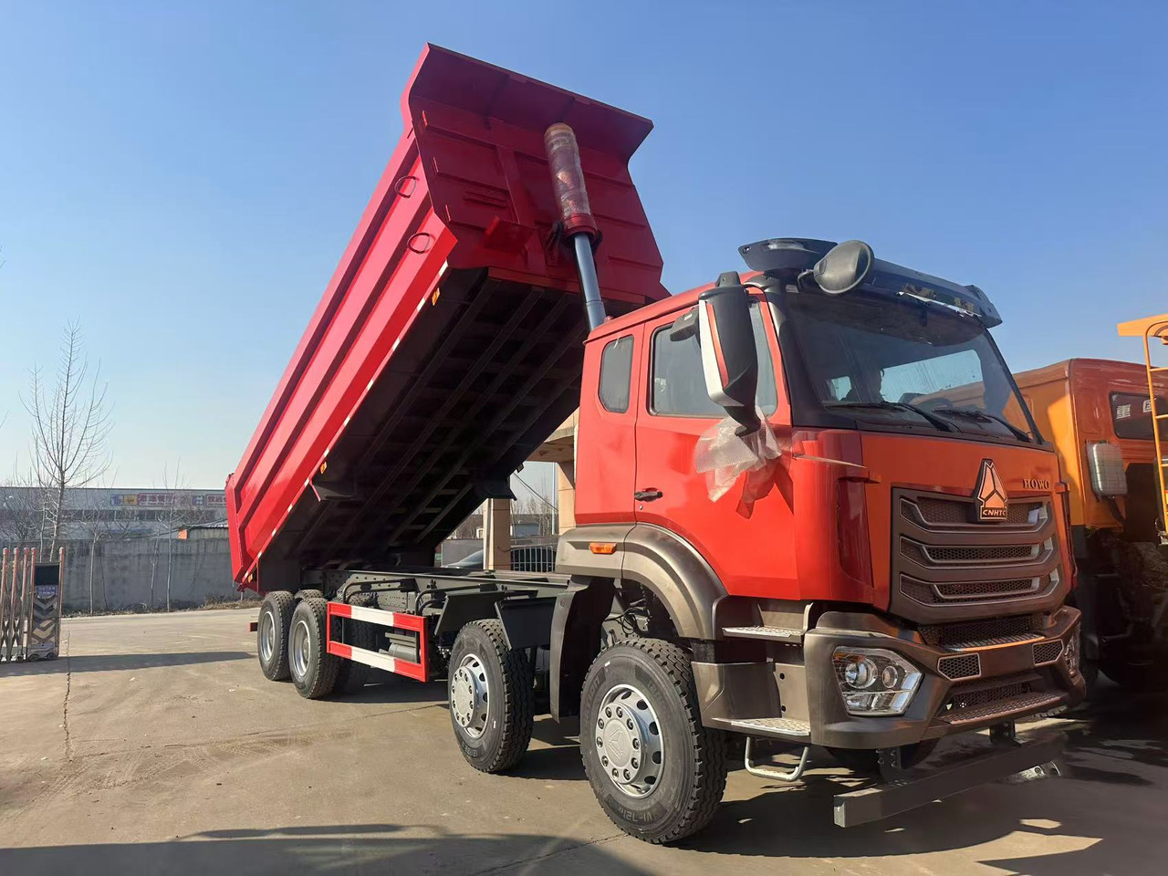 Howo HAOHAN DUMP TRUCK 8X4 - Kravas automašīna pašizgāzējs: foto 2 Howo HAOHAN DUMP TRUCK 8X4 - Kravas automašīna pašizgāzējs: foto 2
