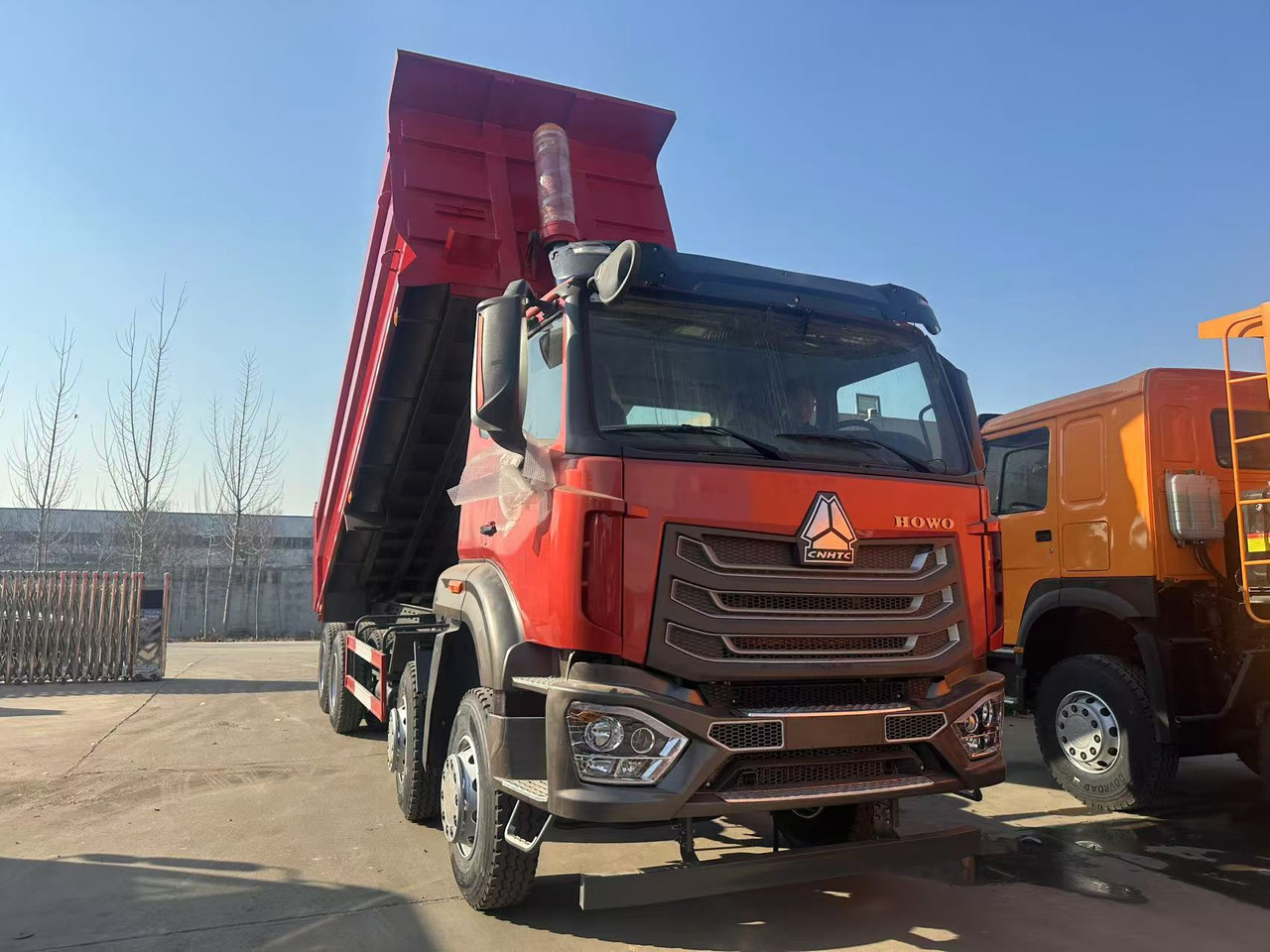 Howo HAOHAN DUMP TRUCK 8X4 - Kravas automašīna pašizgāzējs: foto 1 Howo HAOHAN DUMP TRUCK 8X4 - Kravas automašīna pašizgāzējs: foto 1