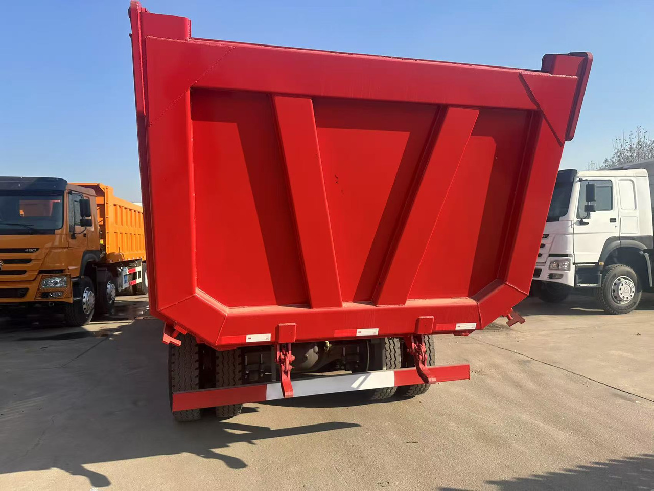 Howo HAOHAN DUMP TRUCK 8X4 - Kravas automašīna pašizgāzējs: foto 3 Howo HAOHAN DUMP TRUCK 8X4 - Kravas automašīna pašizgāzējs: foto 3