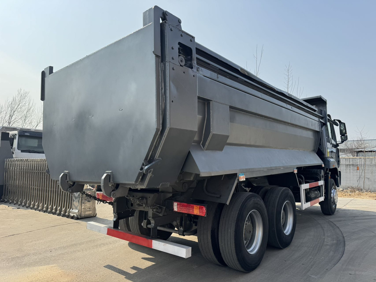 Howo HAOHAN DUMP TRUCK - Kravas automašīna pašizgāzējs: foto 3 Howo HAOHAN DUMP TRUCK - Kravas automašīna pašizgāzējs: foto 3