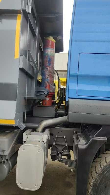 Howo TX 450 - Kravas automašīna pašizgāzējs: foto 4 Howo TX 450 - Kravas automašīna pašizgāzējs: foto 4