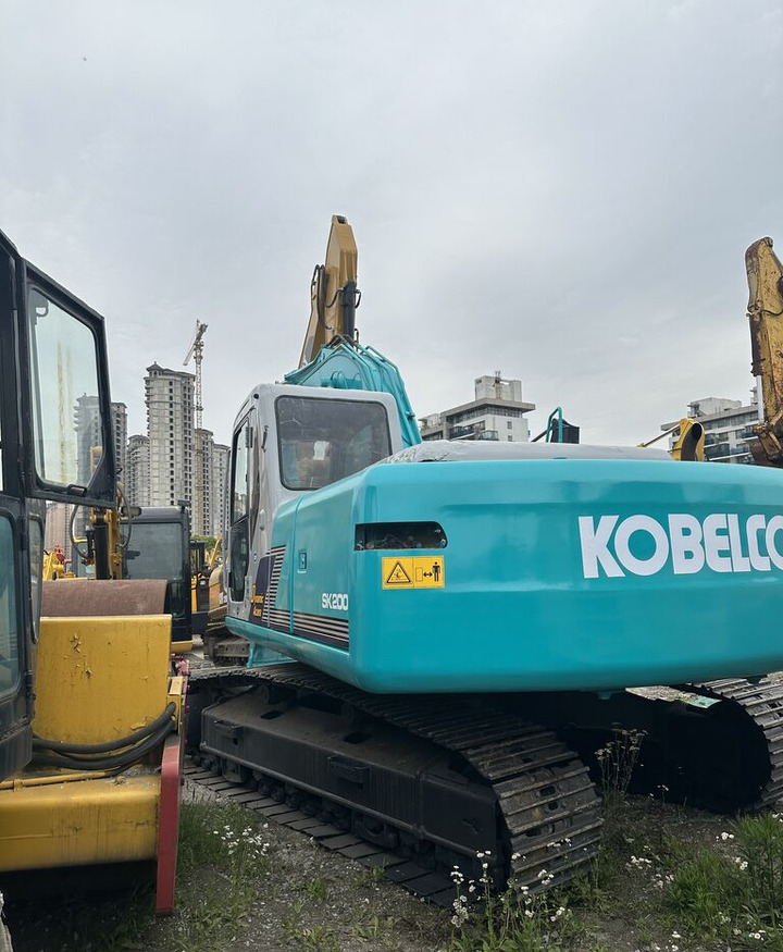 Kobelco SK200 - Kāpurķēžu ekskavators: foto 1 Kobelco SK200 - Kāpurķēžu ekskavators: foto 1