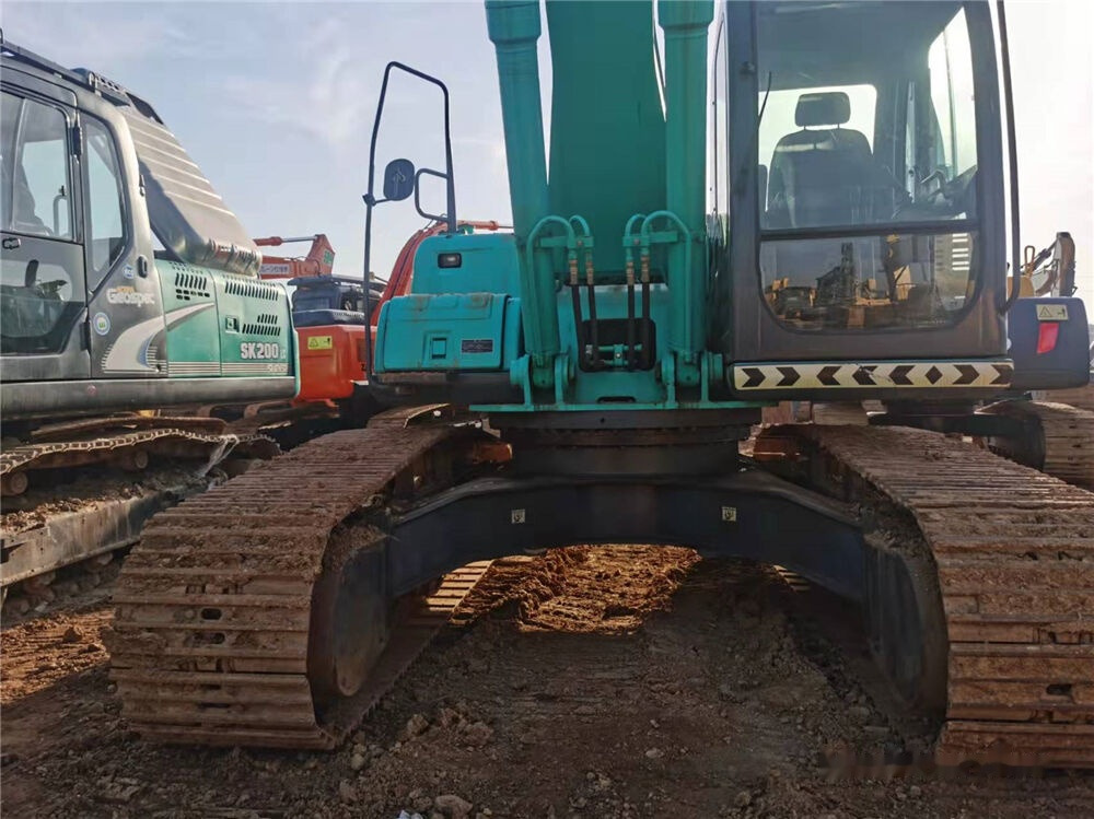 Kobelco SK210LC - Kāpurķēžu ekskavators: foto 2 Kobelco SK210LC - Kāpurķēžu ekskavators: foto 2