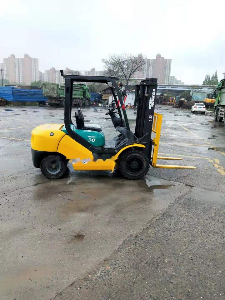 Komatsu FD30 - Dīzeļiekrāvējs: foto 2 Komatsu FD30 - Dīzeļiekrāvējs: foto 2