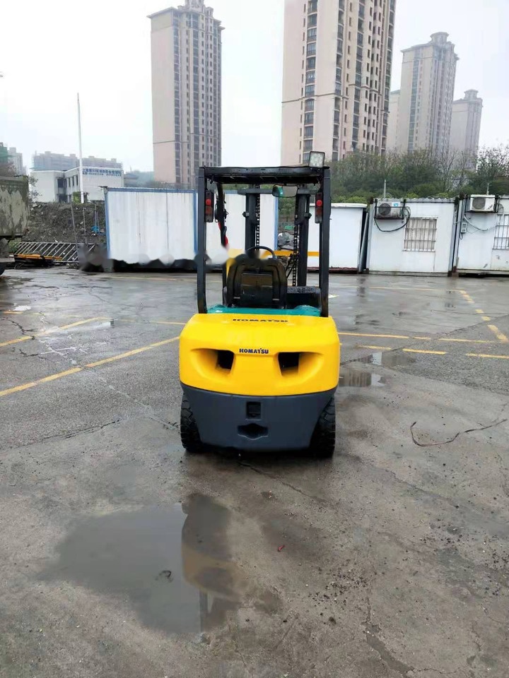 Komatsu FD30 - Dīzeļiekrāvējs: foto 1 Komatsu FD30 - Dīzeļiekrāvējs: foto 1