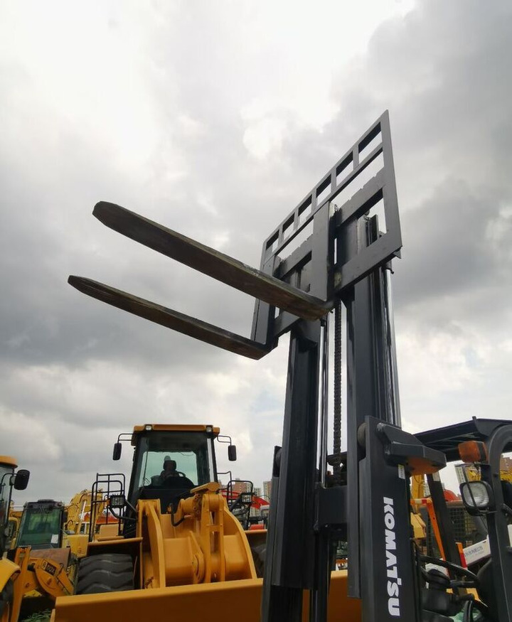 Komatsu FD50 - Dīzeļiekrāvējs: foto 3 Komatsu FD50 - Dīzeļiekrāvējs: foto 3