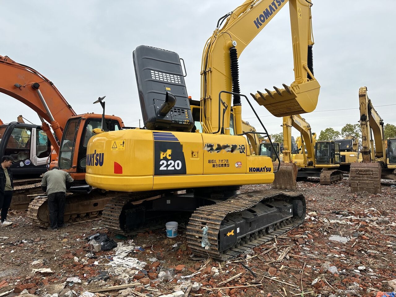 Kāpurķēžu ekskavators Komatsu PC220-8: foto 7