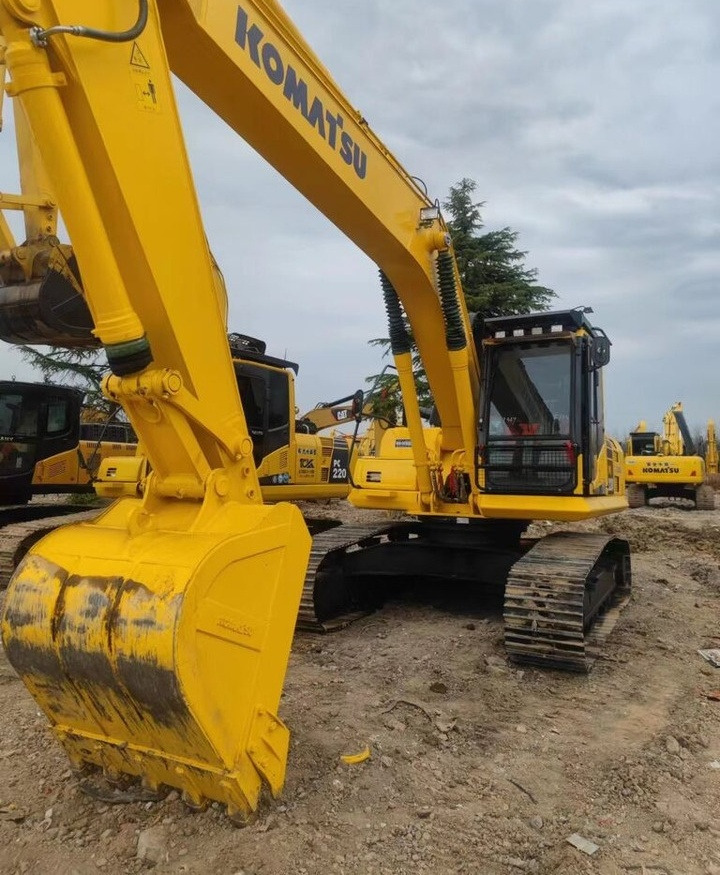 Komatsu PC220-8 - Kāpurķēžu ekskavators: foto 2 Komatsu PC220-8 - Kāpurķēžu ekskavators: foto 2