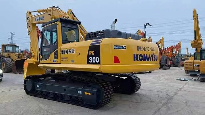 Komatsu PC300 - Kāpurķēžu ekskavators: foto 3 Komatsu PC300 - Kāpurķēžu ekskavators: foto 3