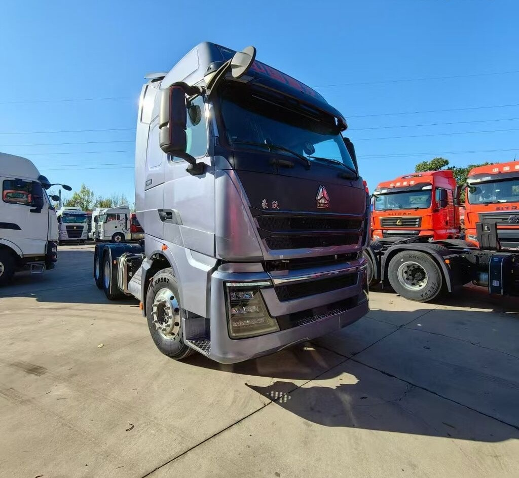 Sinotruk Howo T7H - Vilcējs: foto 2 Sinotruk Howo T7H - Vilcējs: foto 2