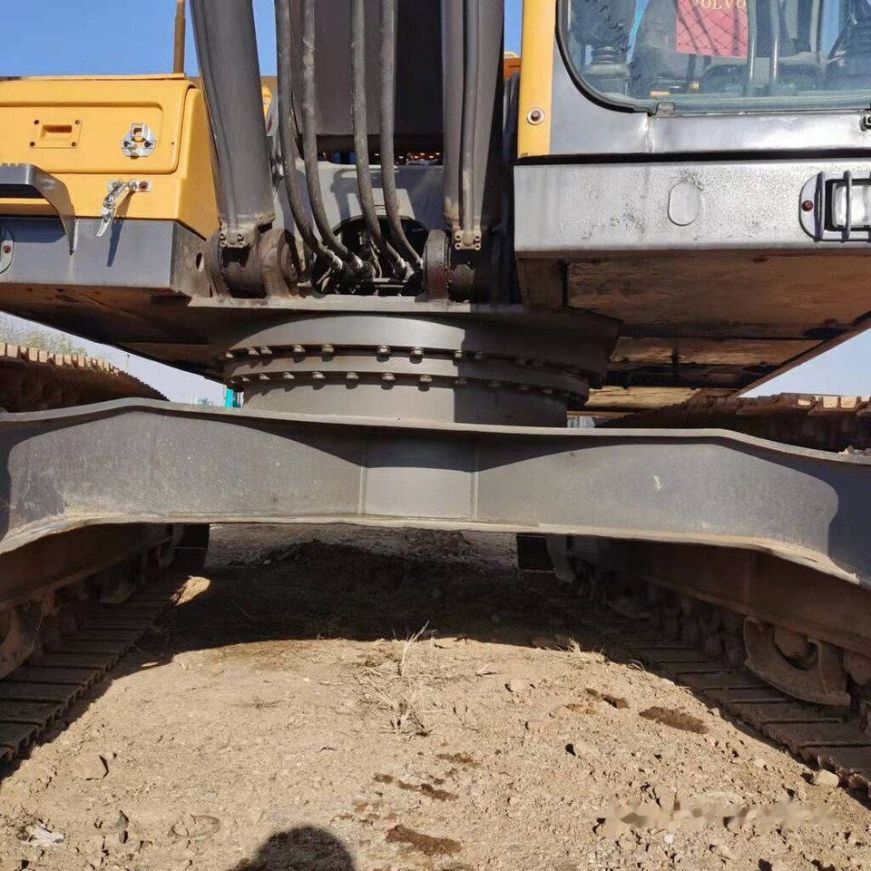 Volvo EC210BLC - Kāpurķēžu ekskavators: foto 1 Volvo EC210BLC - Kāpurķēžu ekskavators: foto 1
