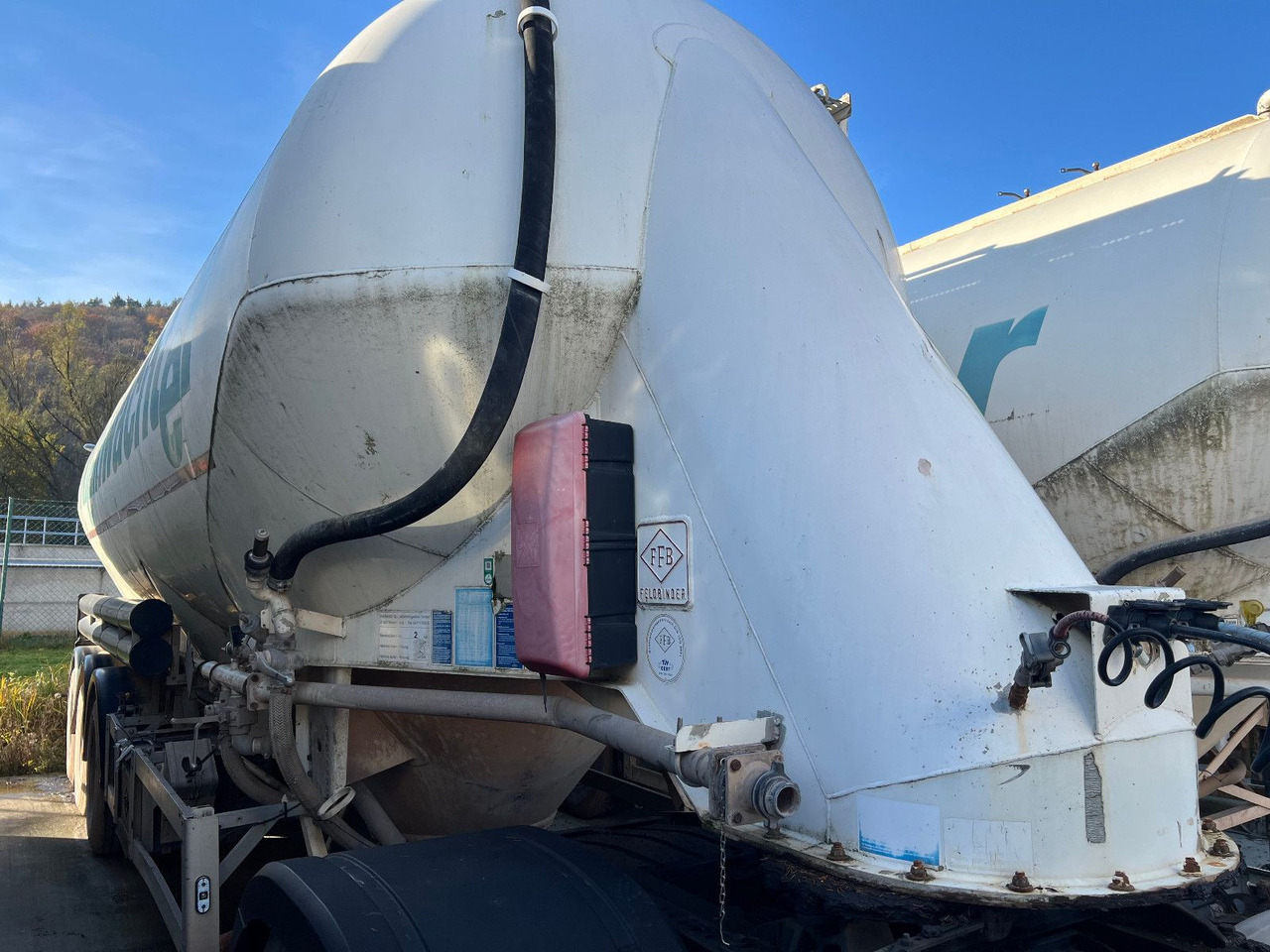 Feldbinder EUT 46,3 - Silosa puspiekabe: foto 3 Feldbinder EUT 46,3 - Silosa puspiekabe: foto 3