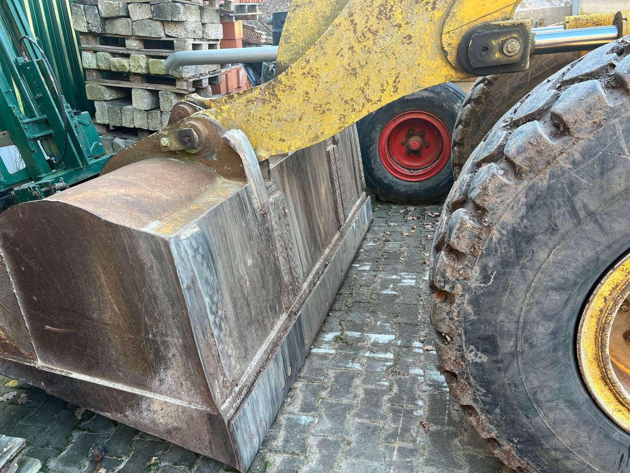 Komatsu WA 270 - Riteņu iekrāvējs: foto 3 Komatsu WA 270 - Riteņu iekrāvējs: foto 3