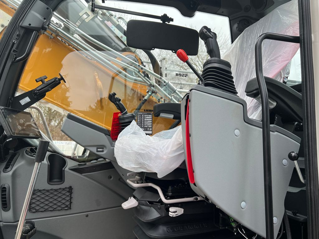 Liebherr R 922 G 6.0-D Liebherr R 922 G 6.0-D - Kāpurķēžu ekskavators: foto 4 Liebherr R 922 G 6.0-D Liebherr R 922 G 6.0-D - Kāpurķēžu ekskavators: foto 4