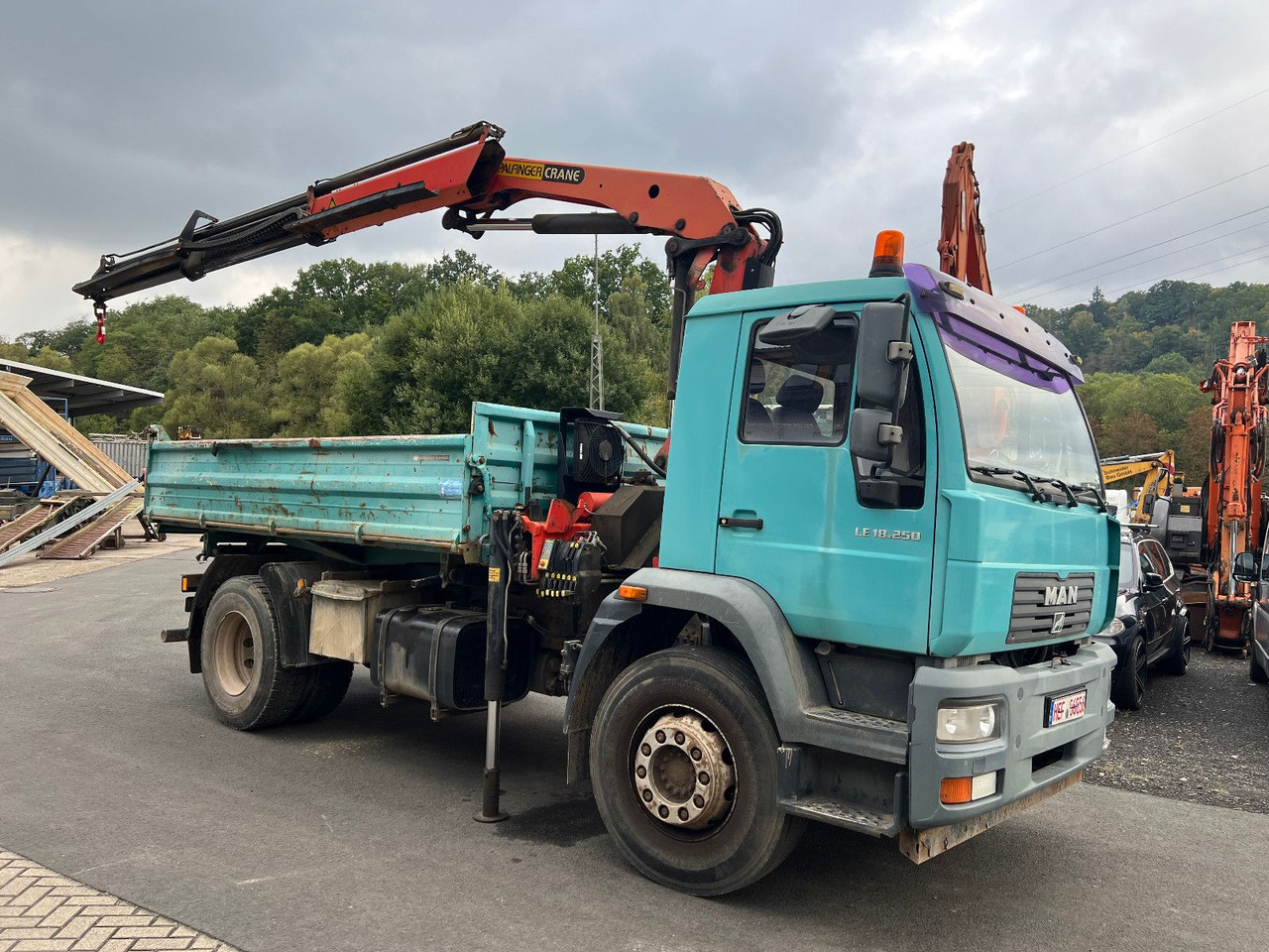 MAN 18.250 Palfinger 11502 - Kravas automašīna pašizgāzējs, Kravas auto ar manipulatoru: foto 2 MAN 18.250 Palfinger 11502 - Kravas automašīna pašizgāzējs, Kravas auto ar manipulatoru: foto 2