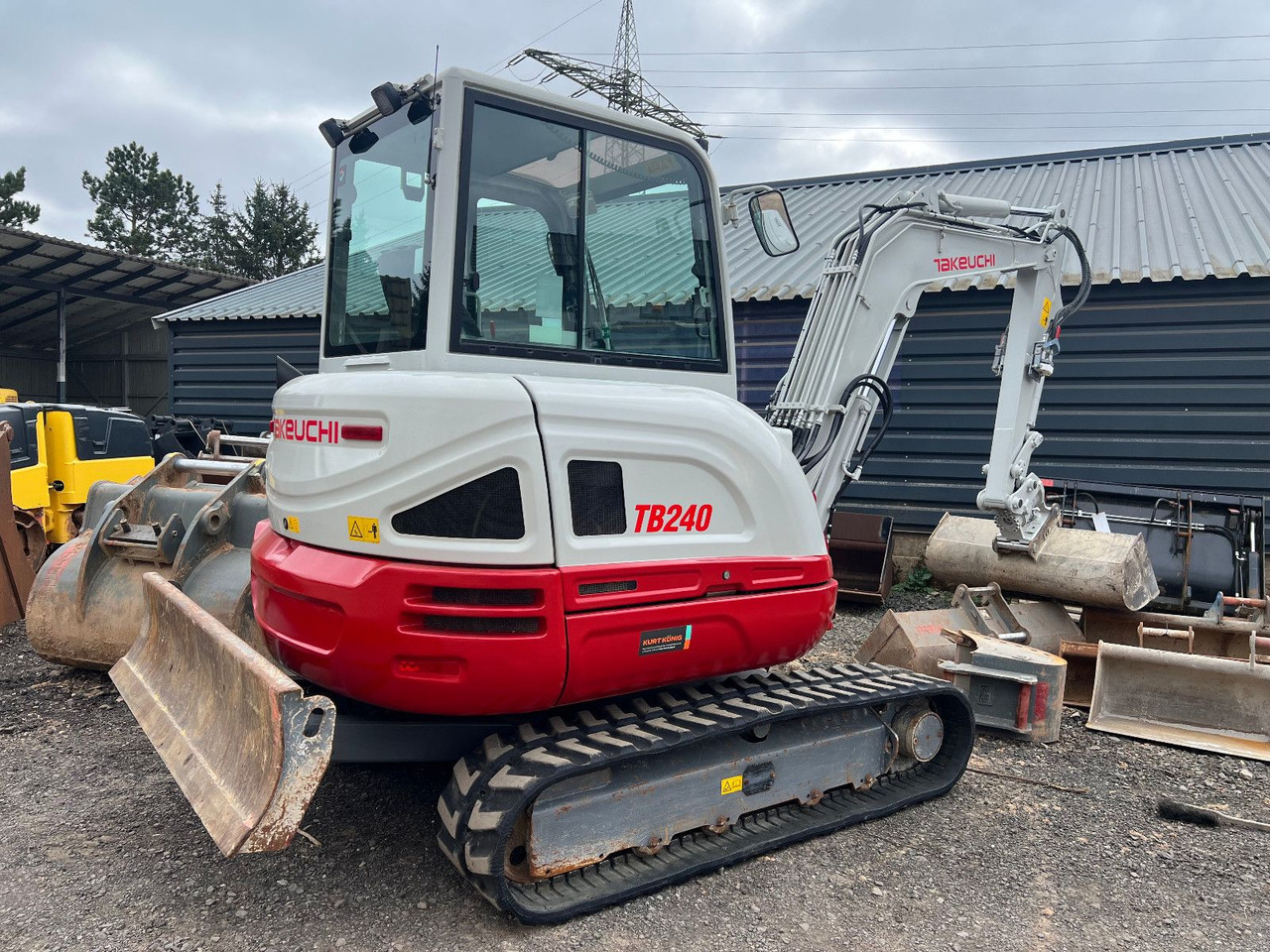 Takeuchi TB 240 DPF V4 - Mini-ekskavators: foto 1 Takeuchi TB 240 DPF V4 - Mini-ekskavators: foto 1