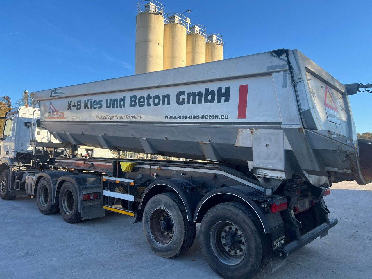 Mercedes-Benz 2648 mit Kippauflieger - Vilcējs: foto 2 Mercedes-Benz 2648 mit Kippauflieger - Vilcējs: foto 2