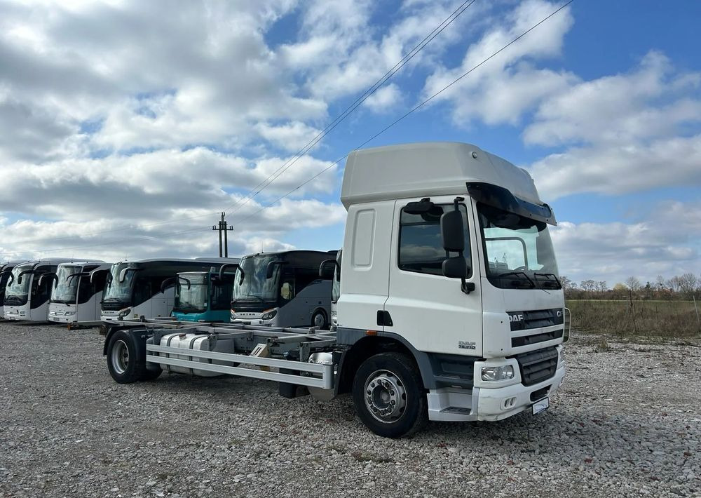 DAF CF75.310 - Šasija kravas automašīna: foto 1 DAF CF75.310 - Šasija kravas automašīna: foto 1
