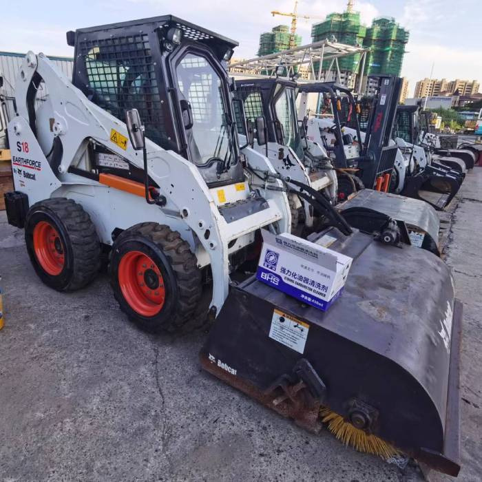 BOBCAT S18 - Kompaktiekrāvējs: foto 1 BOBCAT S18 - Kompaktiekrāvējs: foto 1