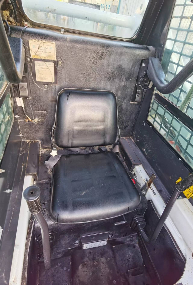 BOBCAT S18 - Kompaktiekrāvējs: foto 4 BOBCAT S18 - Kompaktiekrāvējs: foto 4