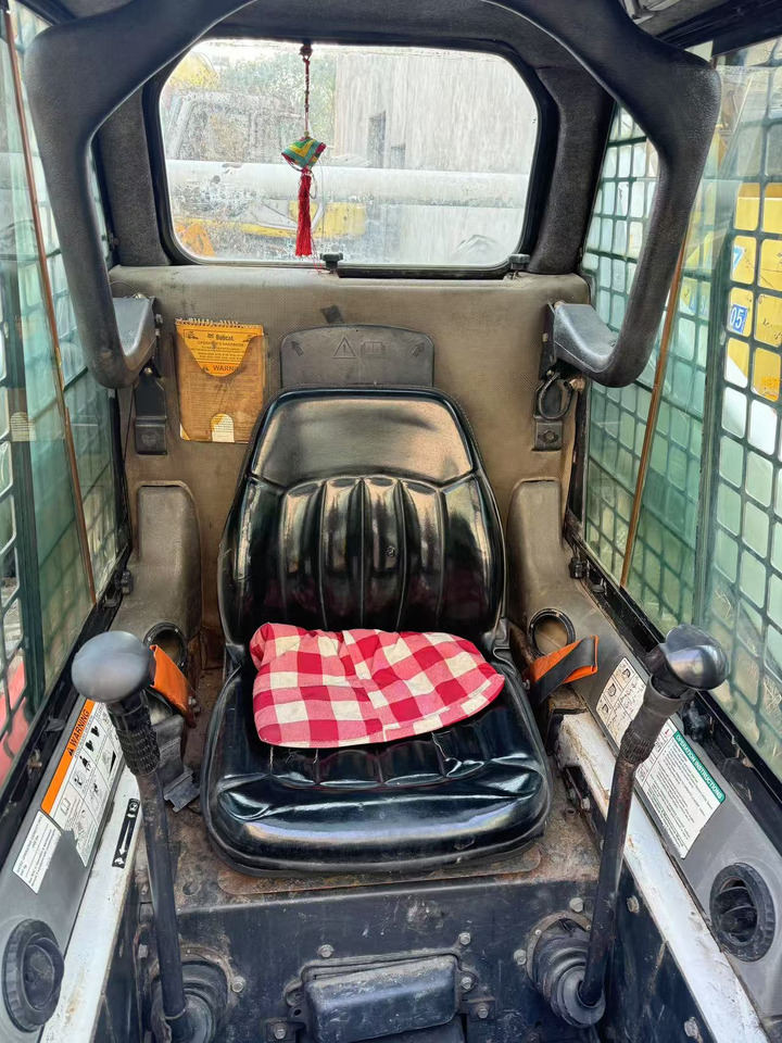 BOBCAT S185 - Kompaktiekrāvējs: foto 4 BOBCAT S185 - Kompaktiekrāvējs: foto 4