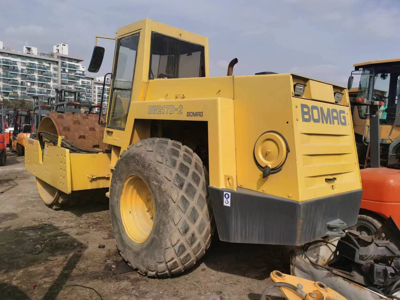 BOMAG BW217D-2 - Vibrorullis: foto 2 BOMAG BW217D-2 - Vibrorullis: foto 2