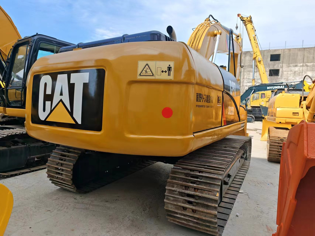CAT 320D 320D2 320 - Kāpurķēžu ekskavators: foto 1 CAT 320D 320D2 320 - Kāpurķēžu ekskavators: foto 1