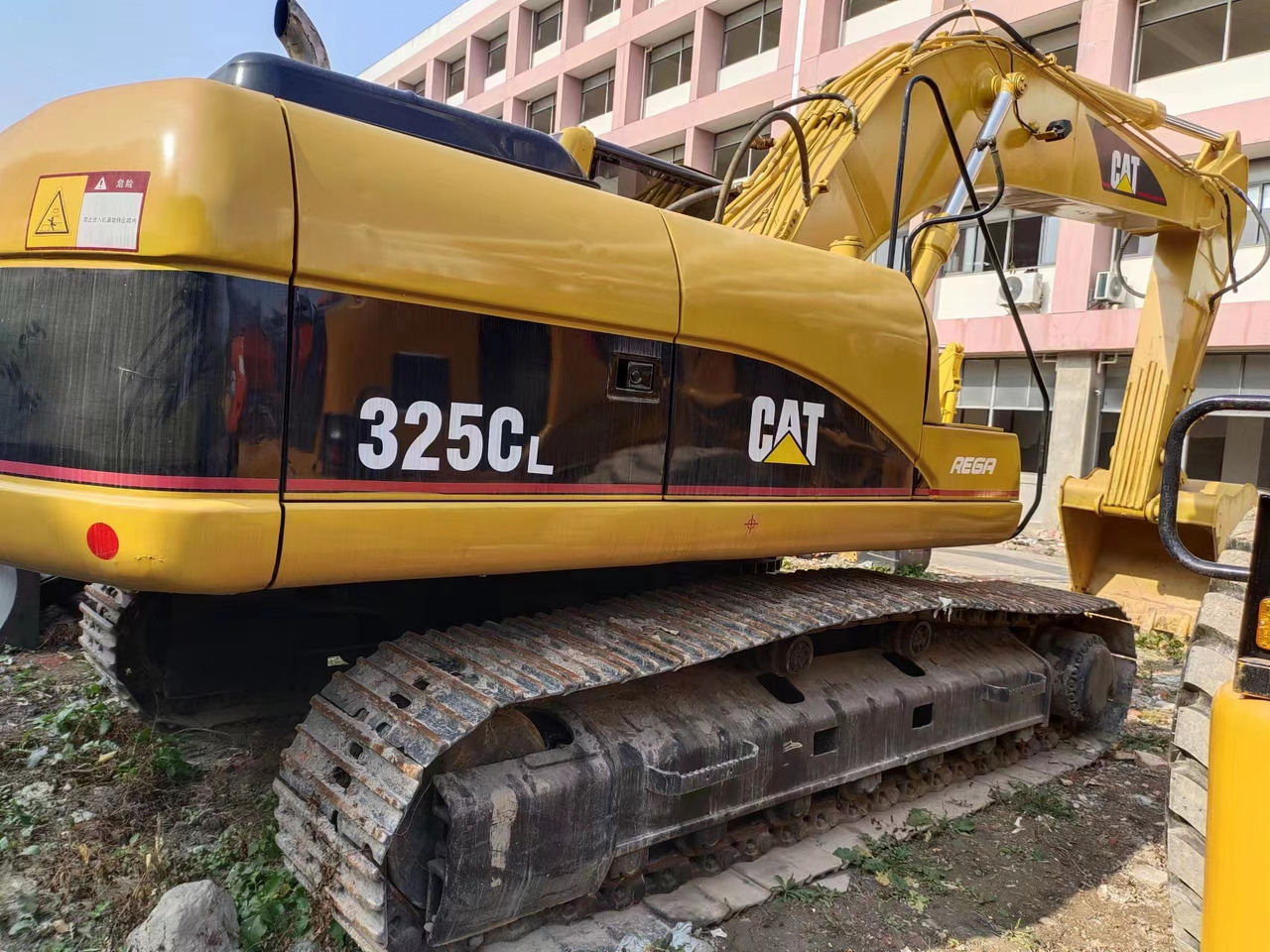 CAT 325CL - Kāpurķēžu ekskavators: foto 1 CAT 325CL - Kāpurķēžu ekskavators: foto 1