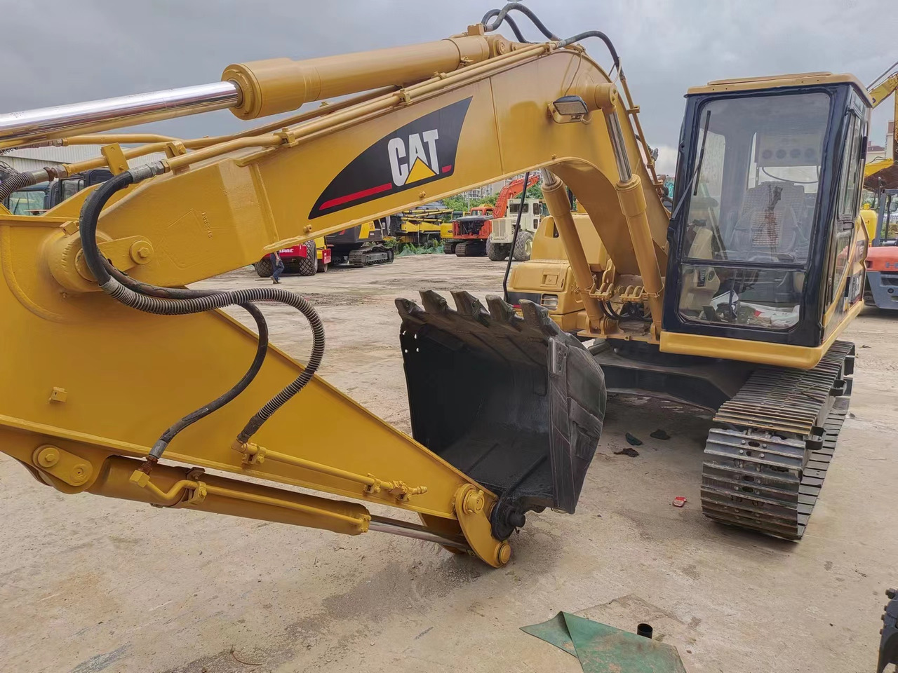 CATERPILLAR 312B - Kāpurķēžu ekskavators: foto 4 CATERPILLAR 312B - Kāpurķēžu ekskavators: foto 4