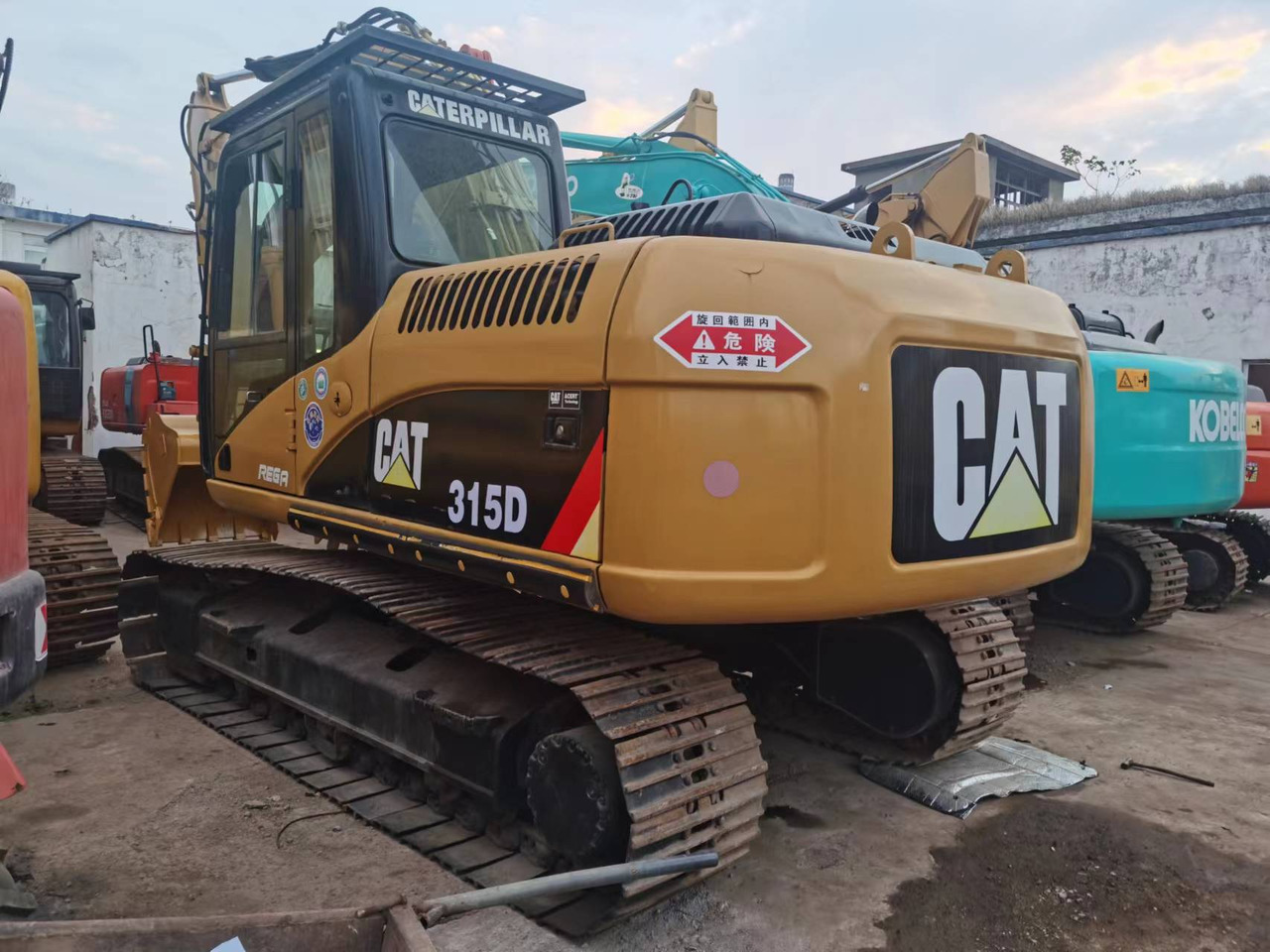 CATERPILLAR 315D - Kāpurķēžu ekskavators: foto 1 CATERPILLAR 315D - Kāpurķēžu ekskavators: foto 1