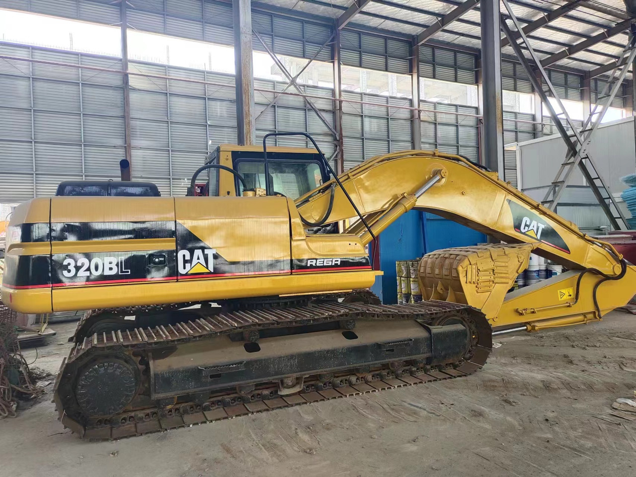 CATERPILLAR 320BL - Kāpurķēžu ekskavators: foto 3 CATERPILLAR 320BL - Kāpurķēžu ekskavators: foto 3