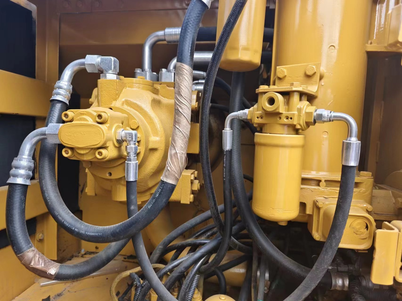 Kāpurķēžu ekskavators CATERPILLAR 320BL: foto 6