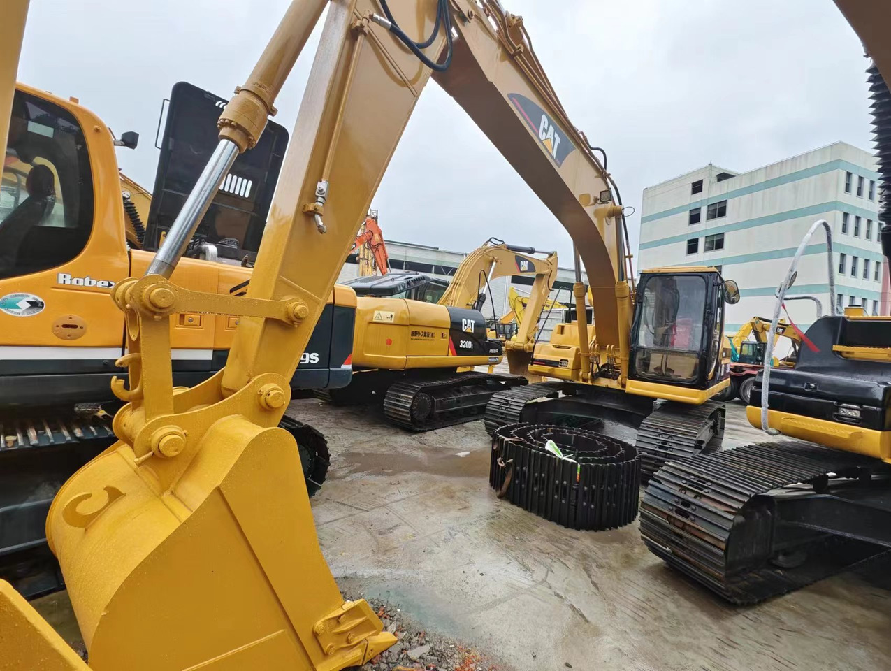 CATERPILLAR 320BL - Kāpurķēžu ekskavators: foto 4 CATERPILLAR 320BL - Kāpurķēžu ekskavators: foto 4