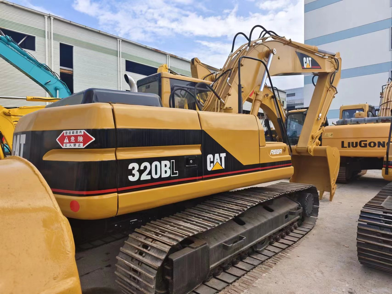 CATERPILLAR 320BL - Kāpurķēžu ekskavators: foto 1 CATERPILLAR 320BL - Kāpurķēžu ekskavators: foto 1