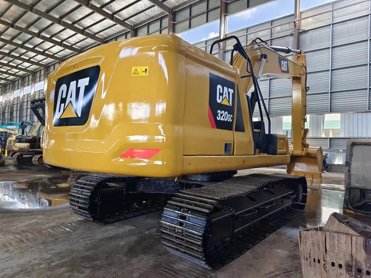 CATERPILLAR 320GC CAT 320 - Kāpurķēžu ekskavators: foto 1 CATERPILLAR 320GC CAT 320 - Kāpurķēžu ekskavators: foto 1