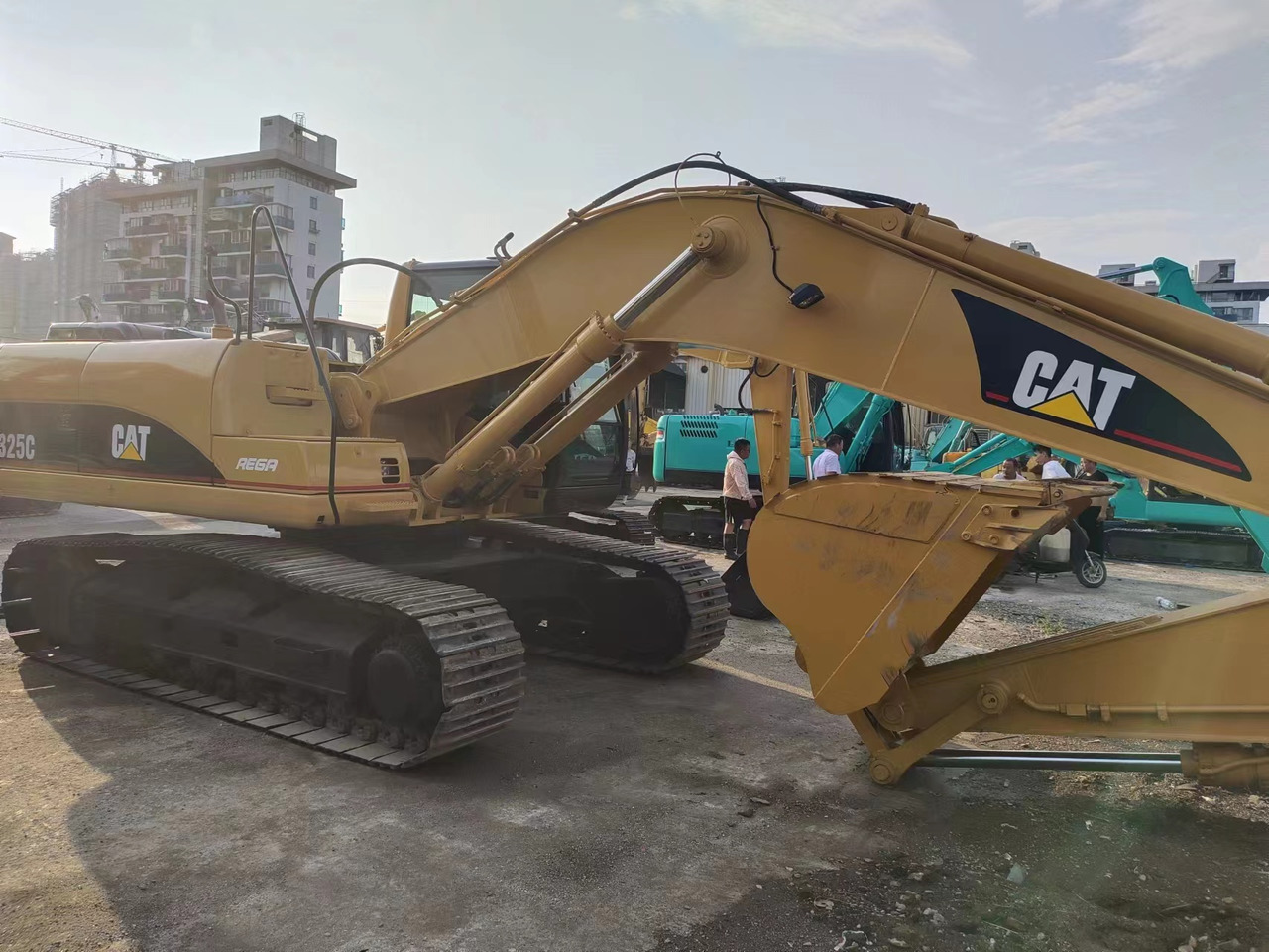 CATERPILLAR 325C - Kāpurķēžu ekskavators: foto 3 CATERPILLAR 325C - Kāpurķēžu ekskavators: foto 3