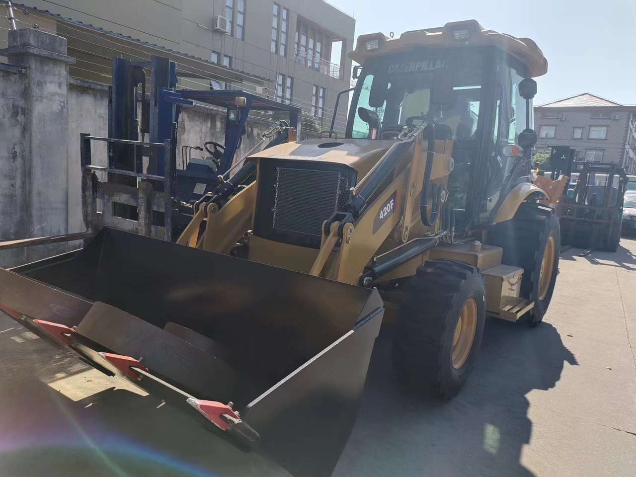 CATERPILLAR 420F - Ekskavators-iekrāvējs: foto 3 CATERPILLAR 420F - Ekskavators-iekrāvējs: foto 3