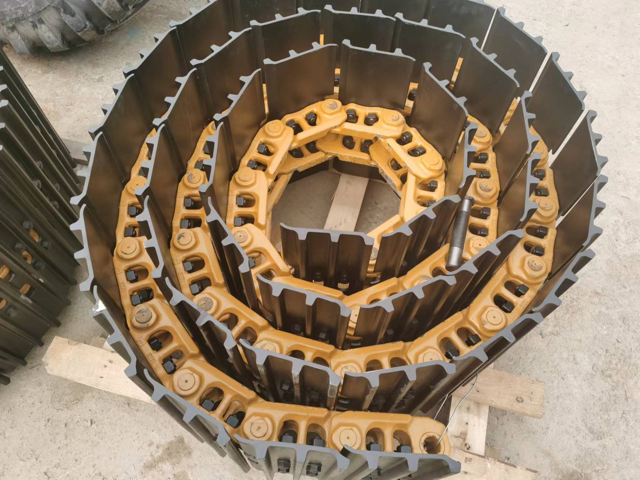 CATERPILLAR 600MM wxcavator track - Kāpurķēdes - Kāpurķēžu ekskavators: foto 2 CATERPILLAR 600MM wxcavator track - Kāpurķēdes - Kāpurķēžu ekskavators: foto 2