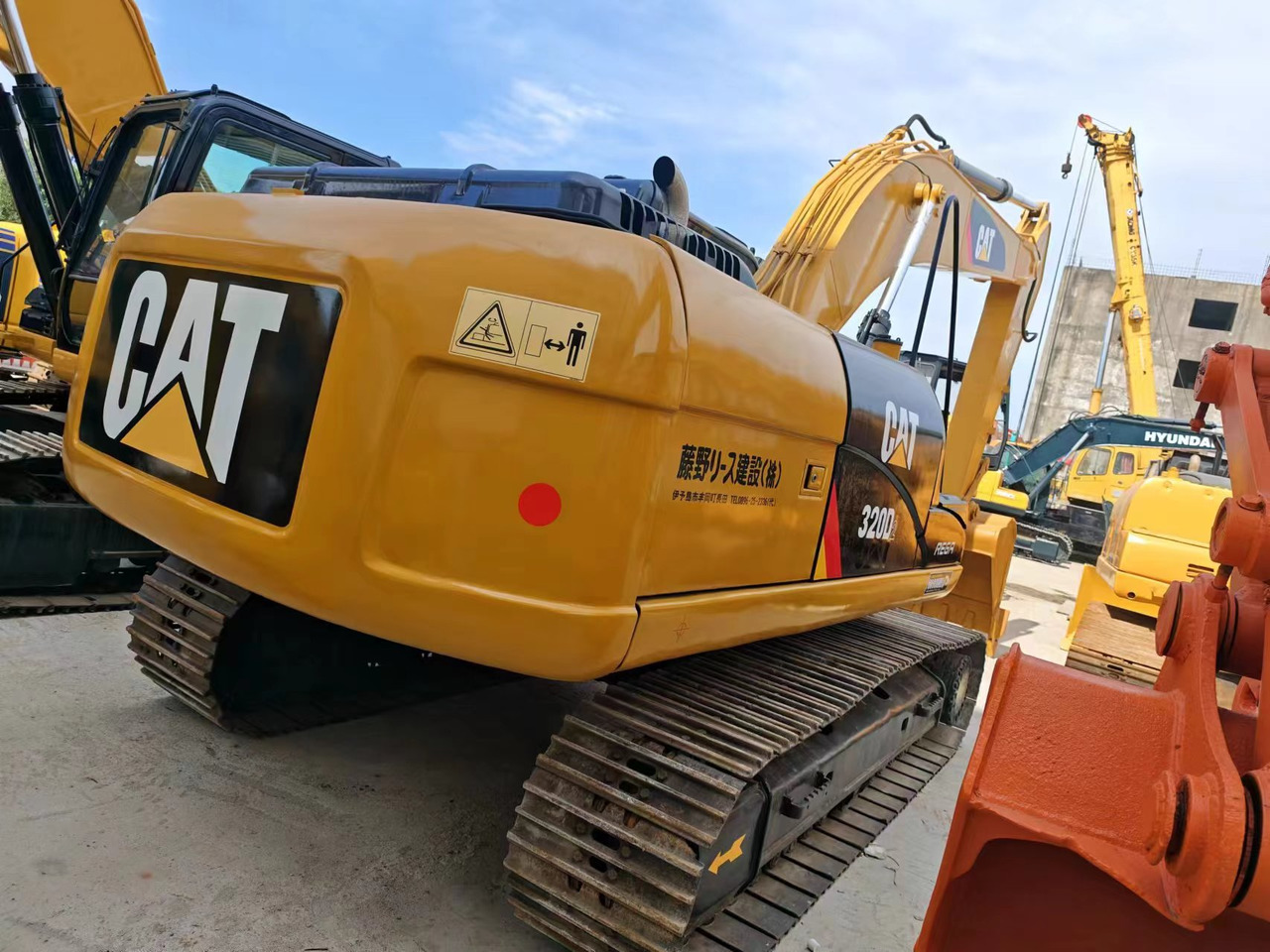 CATERPILLAR CAT 320D2 - Kāpurķēžu ekskavators: foto 2 CATERPILLAR CAT 320D2 - Kāpurķēžu ekskavators: foto 2