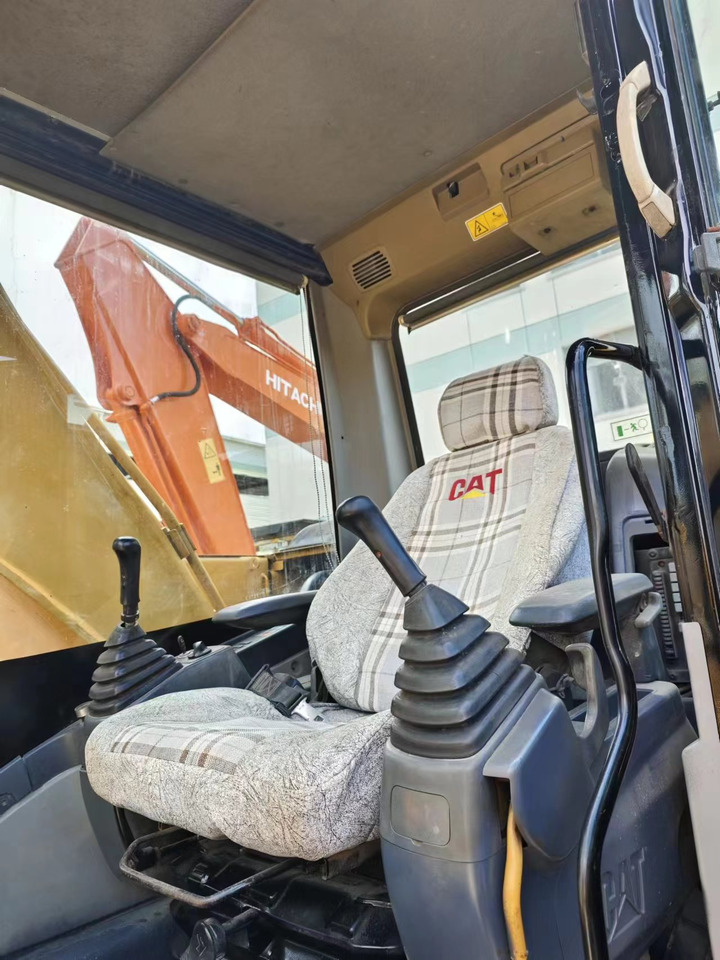 CATERPILLAR CAT 320D2 - Kāpurķēžu ekskavators: foto 4 CATERPILLAR CAT 320D2 - Kāpurķēžu ekskavators: foto 4