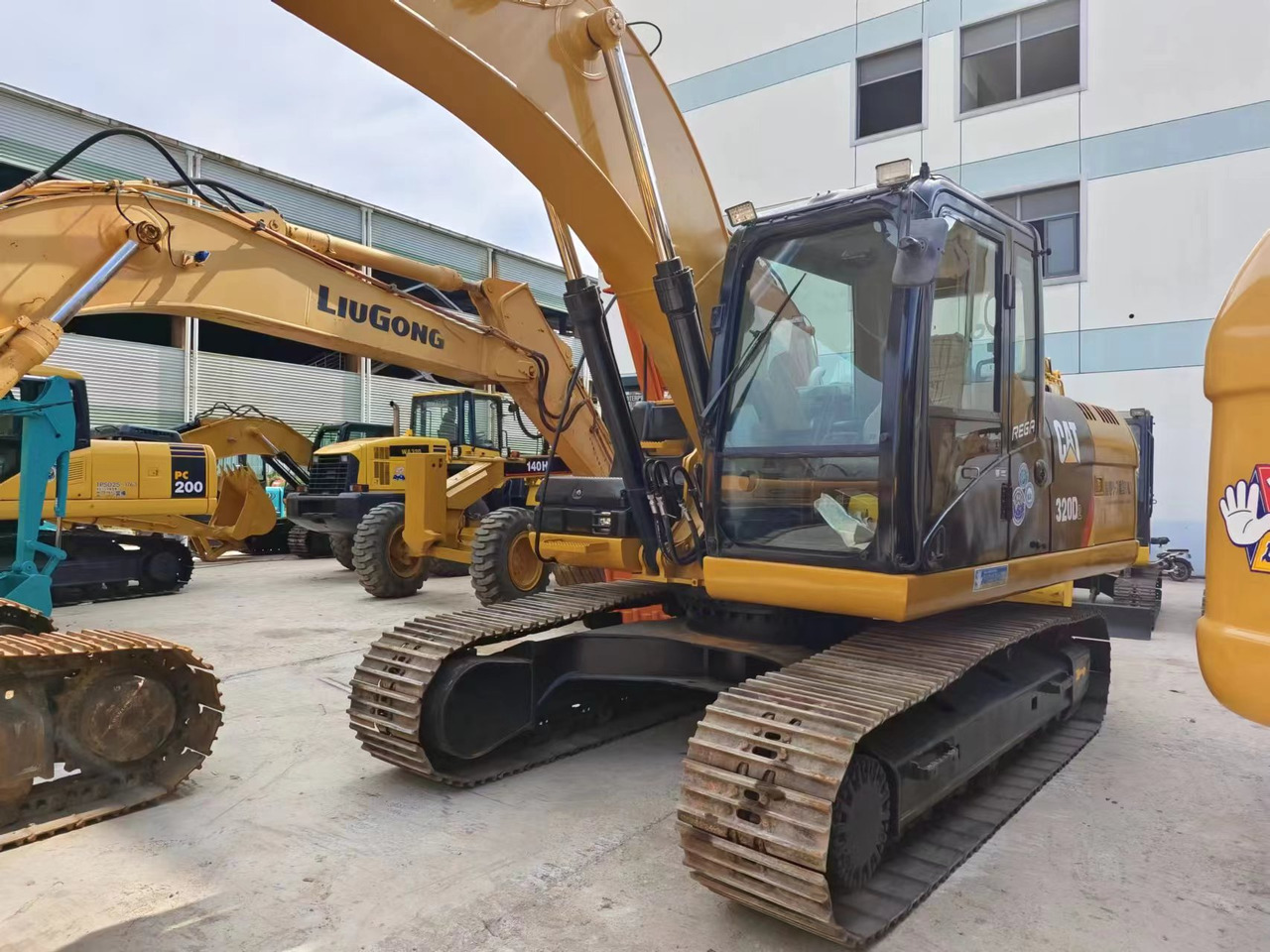 CATERPILLAR CAT 320D2 - Kāpurķēžu ekskavators: foto 3 CATERPILLAR CAT 320D2 - Kāpurķēžu ekskavators: foto 3