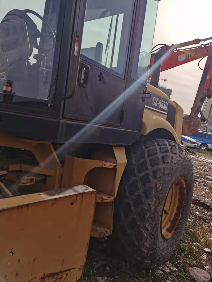 CATERPILLAR CS 583D - Vibrorullis: foto 5 CATERPILLAR CS 583D - Vibrorullis: foto 5