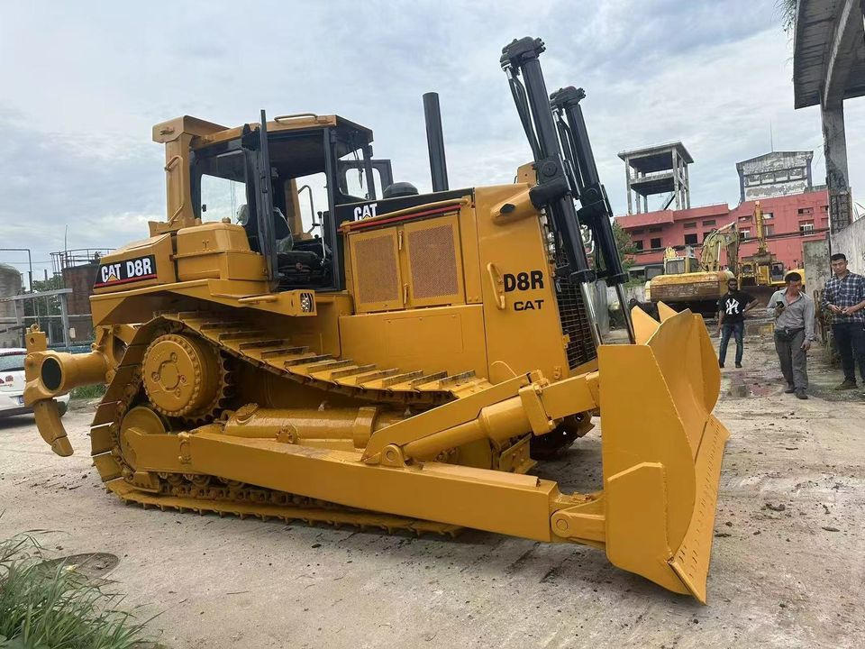 CATERPILLAR D8R - Buldozers: foto 1 CATERPILLAR D8R - Buldozers: foto 1