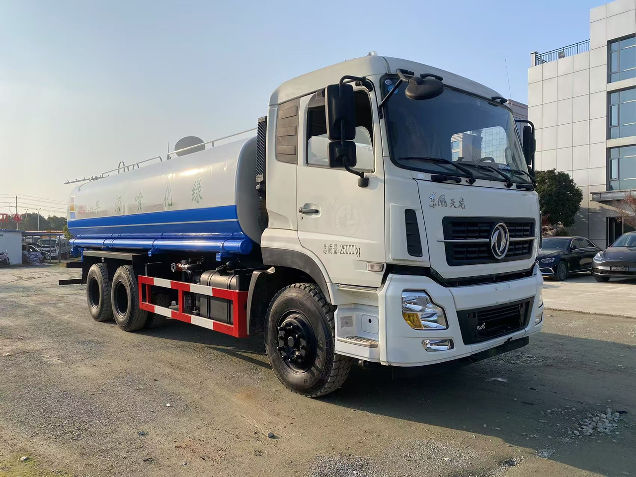 DONGFENG 20000L water truck Sprinkler - Autocisterna: foto 4 DONGFENG 20000L water truck Sprinkler - Autocisterna: foto 4